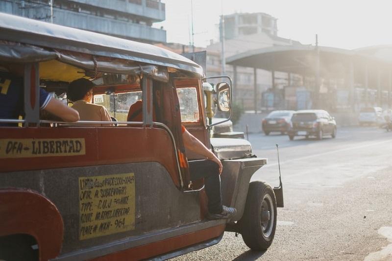 Di chuyển bằng xe Jeepney tại Davao