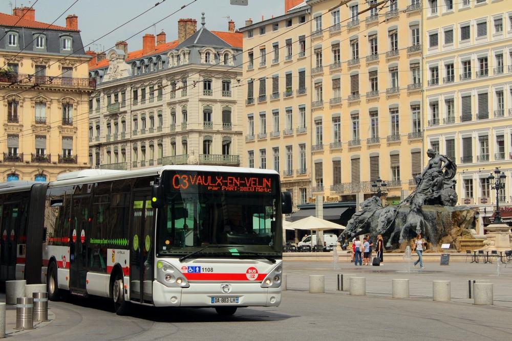 Di chuyển bằng xe buýt tại Lyon