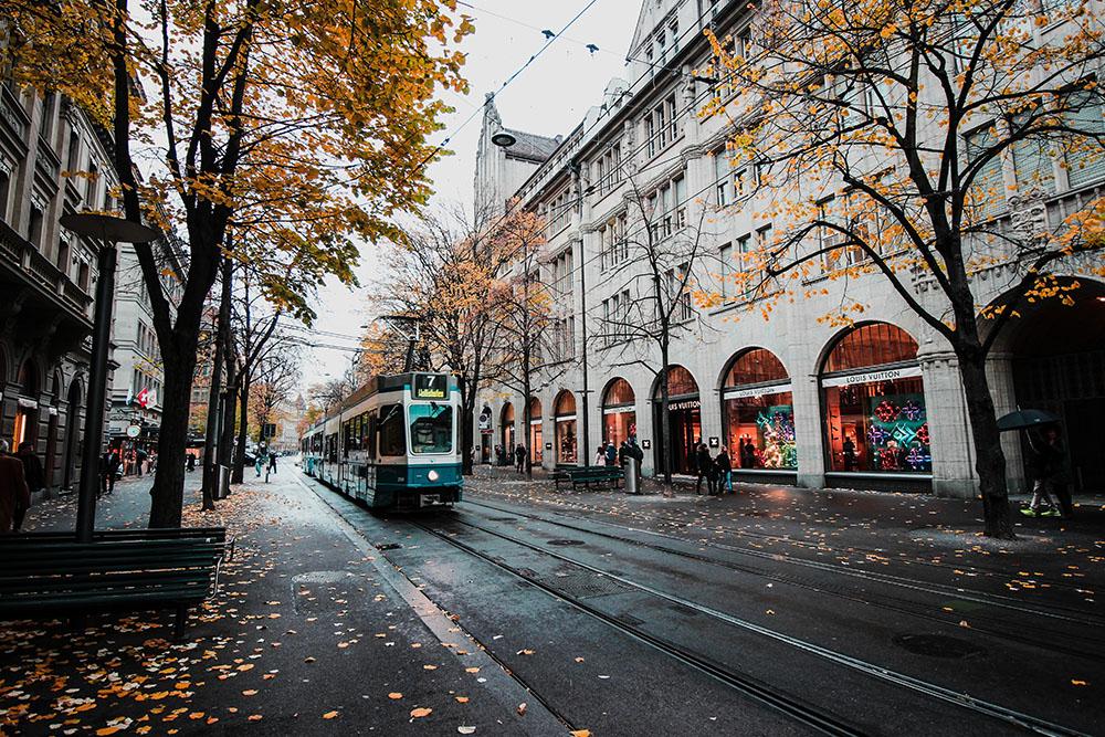 Book your flights to Switzerland easily with Traveloka.