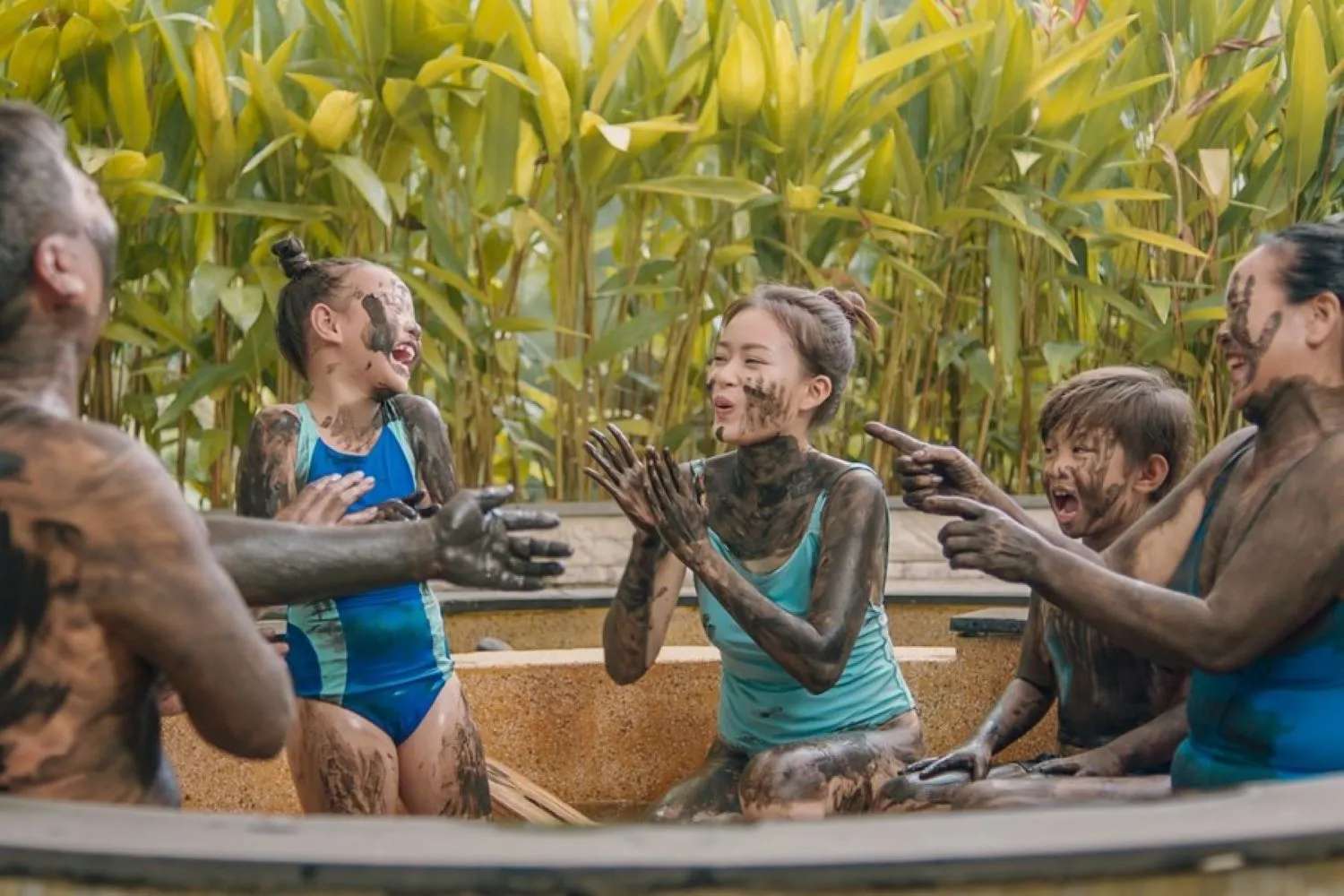 suối khoáng nóng bình châu