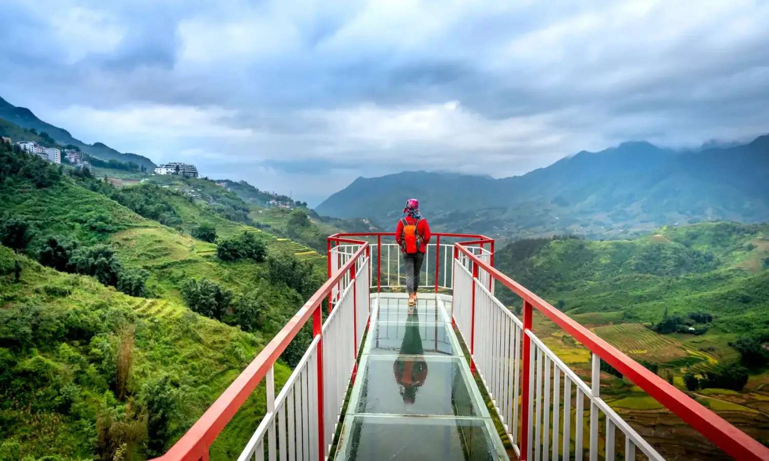 cầu kính rồng mây