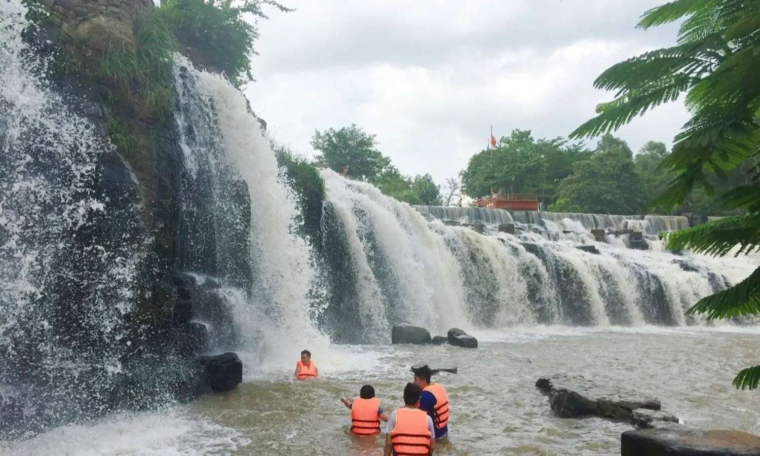 khu trượt thác hòa phú thành