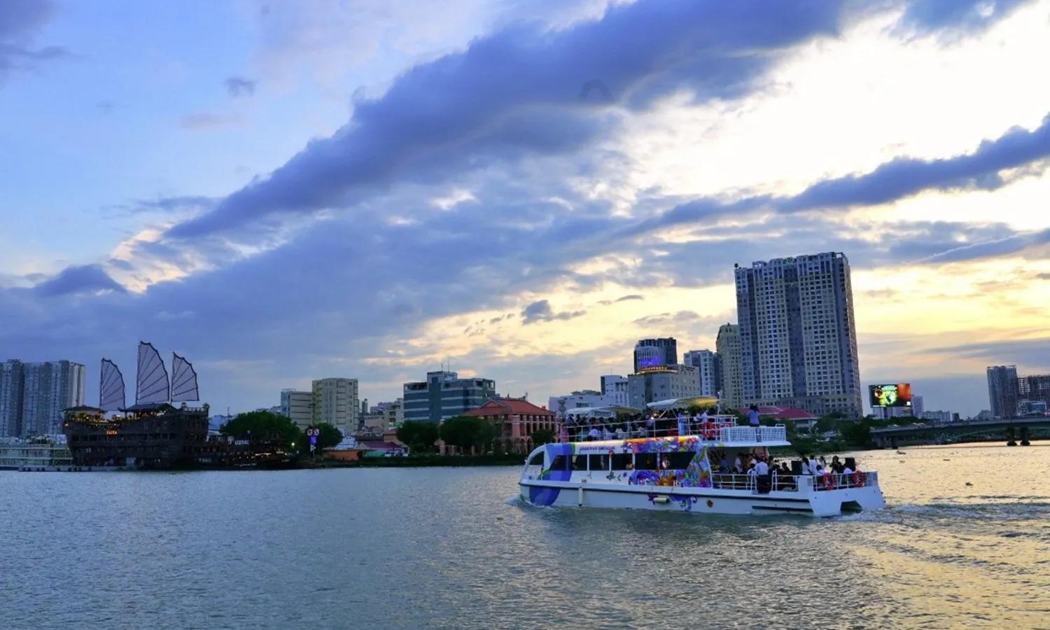 du thuyền saigon watergo