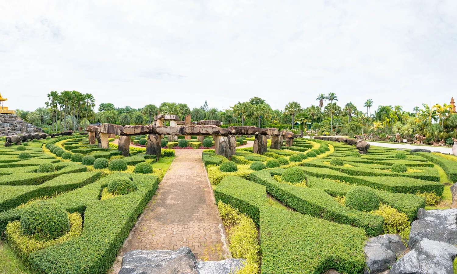 nong nooch tropical garden