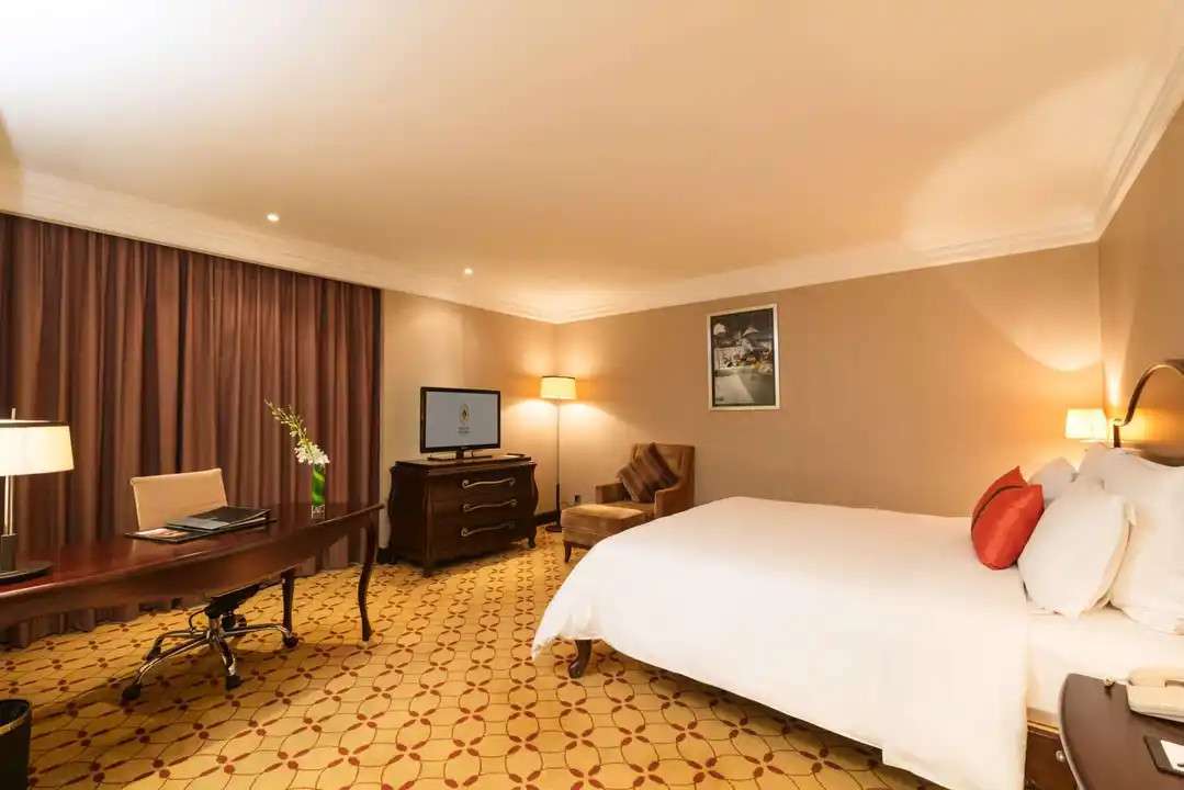 Phòng Premium Deluxe tại Eastin Grand Hotel Saigon