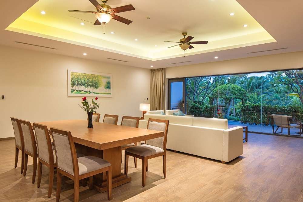Không gian phòng Senior Suite tại Cam Ranh Riviera Beach Resort & Spa