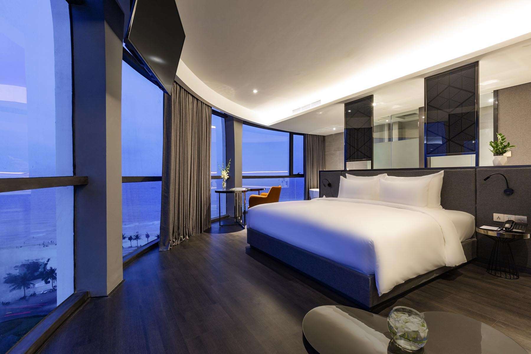 Không gian Executive Suit tại Stella Maris Beach Danang