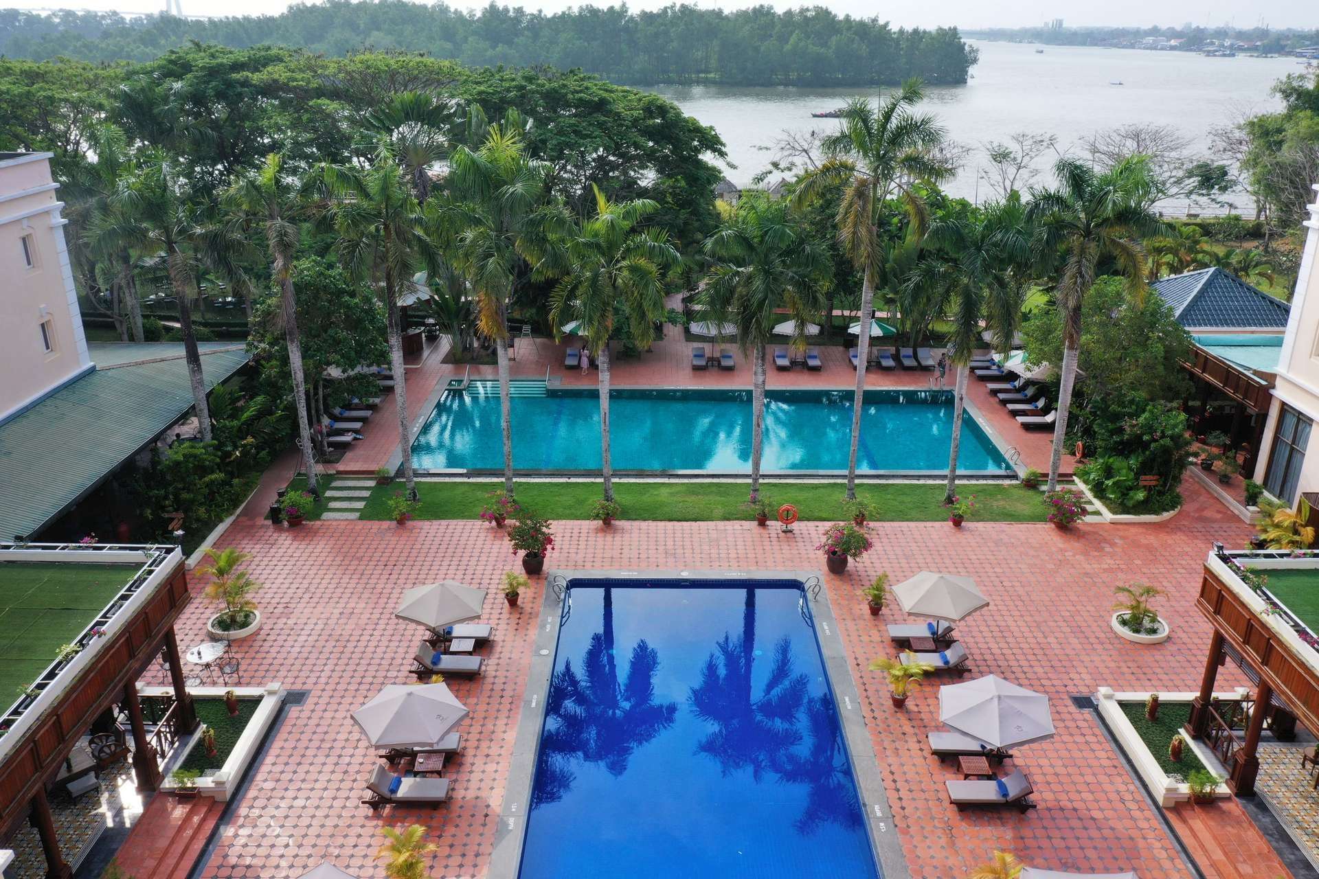 Hồ bơi ngoài trời tại Victoria Can Tho Resort