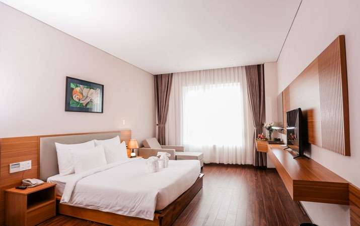 Không gian phòng Superior Double tại Elephants Hotel