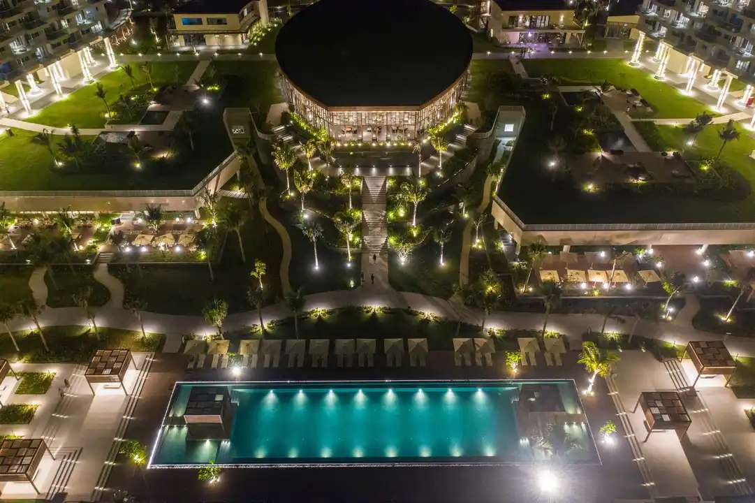 Đặc trưng kiến trúc của Alma Resort Cam Ranh rất hiện đại và ấn tượng