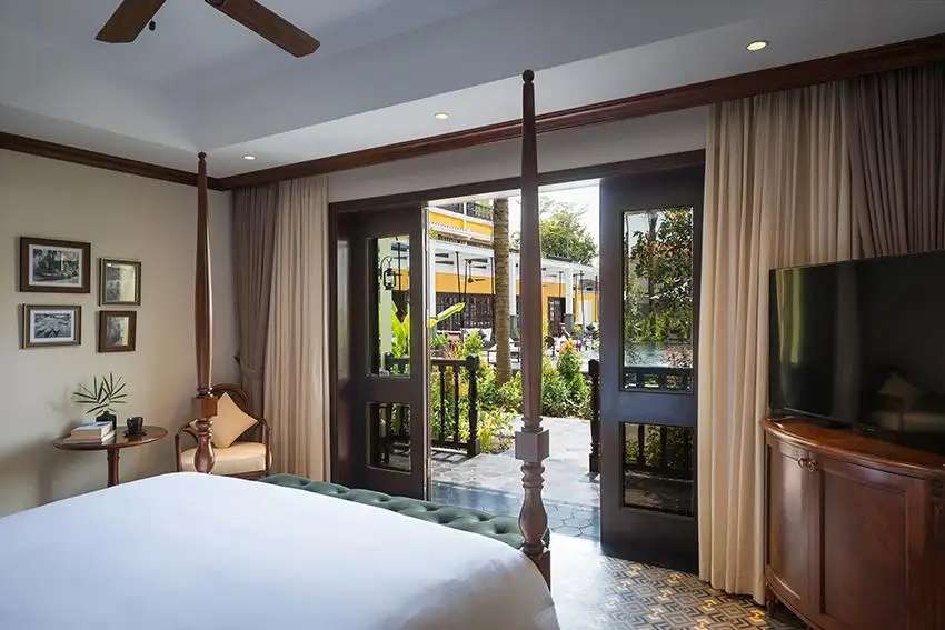 Không gian mở của hạng phòng Veranda Suite New Pool View tại La Siesta Hoi An Resort & Spa