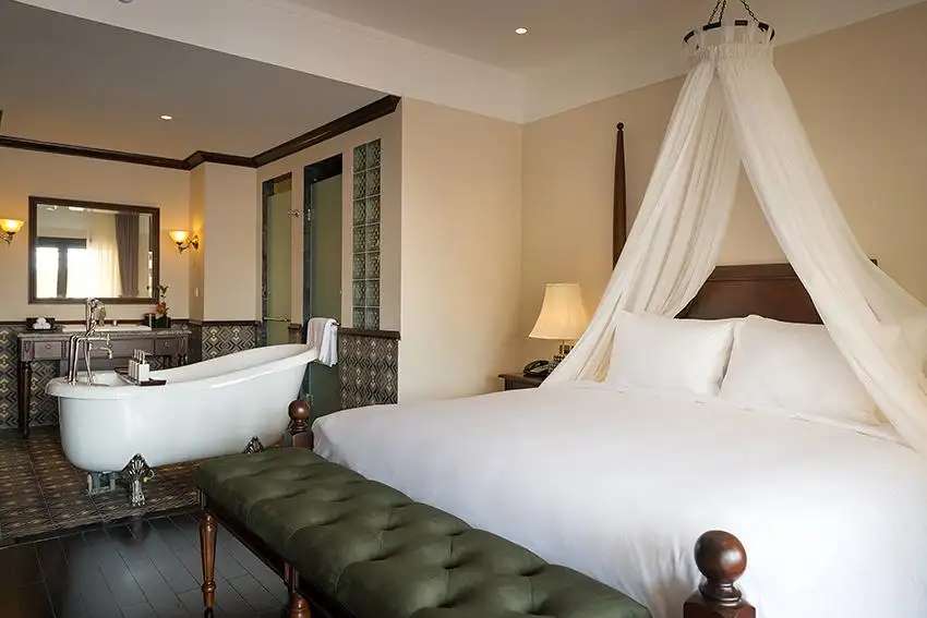 Không gian ấm cúng tại Junior Suite New Balcony tại La Siesta Hoi An Resort & Spa