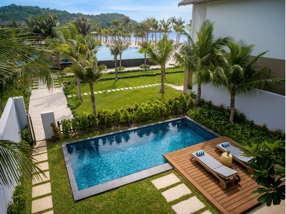 Bể bơi vô cực ngoài trời tại New World Phu Quoc Resort