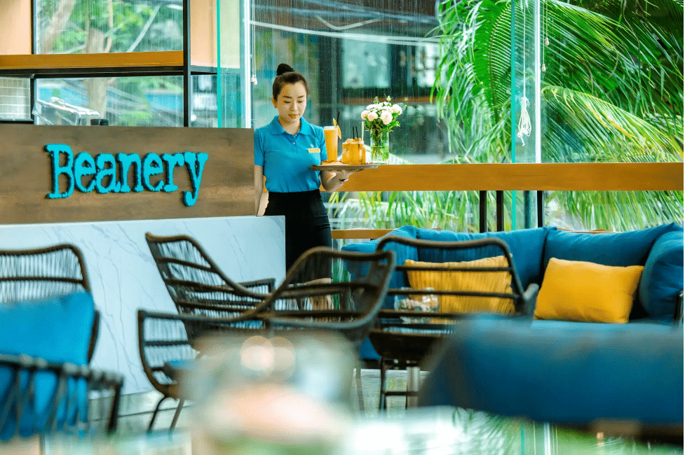 Nhân viên phục vụ 24/7 tại FLC City Hotel Beach Quy Nhon