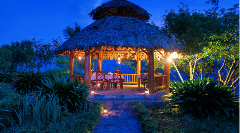 Pavilion Restaurant tại Topas Ecolodge