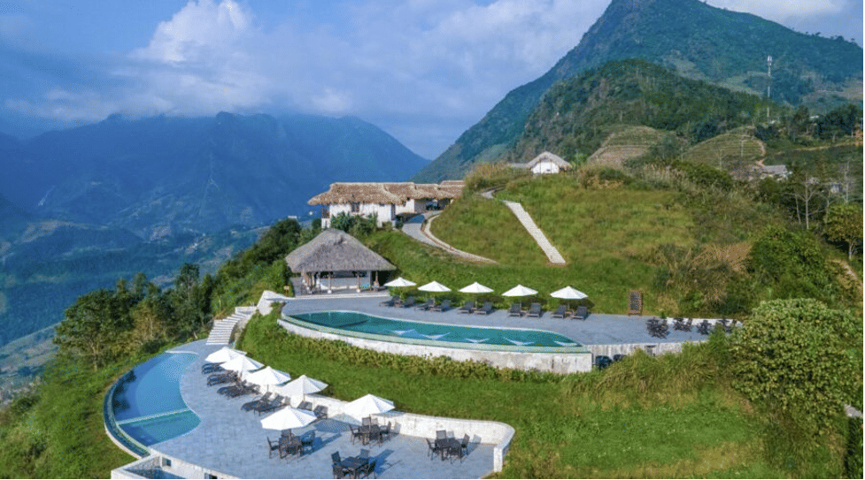 Infinity Pool Bar tại Topas Ecolodge