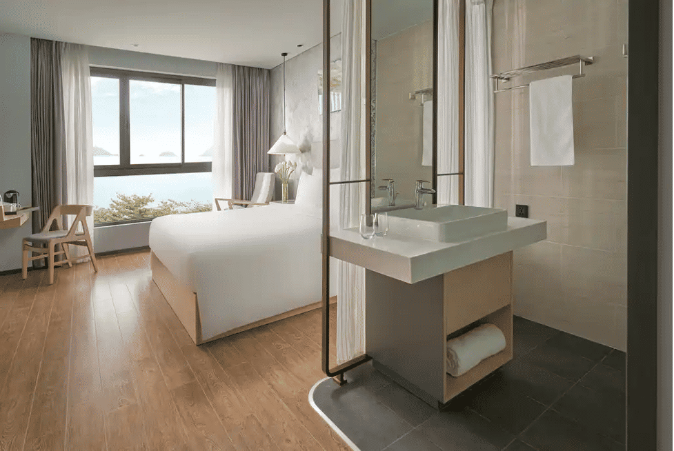 Không gian Deluxe Ocean View tại The Secret Con Dao