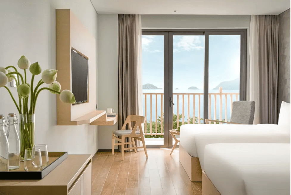 Không gian Deluxe King Balcony Ocean View tại The Secret Con Dao