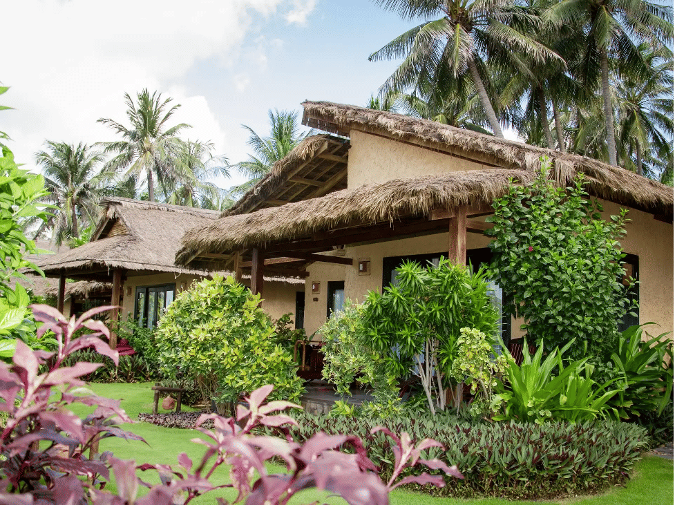 Không gian Bungalow Beach Front tại Bamboo Village Beach Resort & Spa