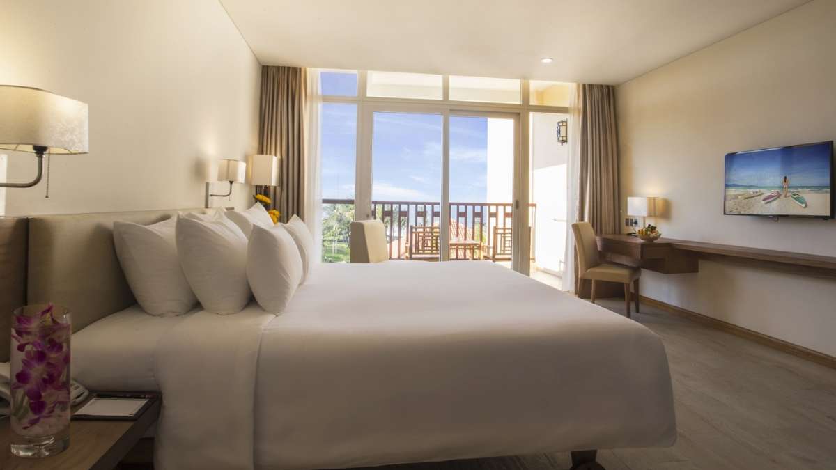 Phòng Premium Deluxe view hướng vườn tại Sandy Beach Non Nuoc Resort