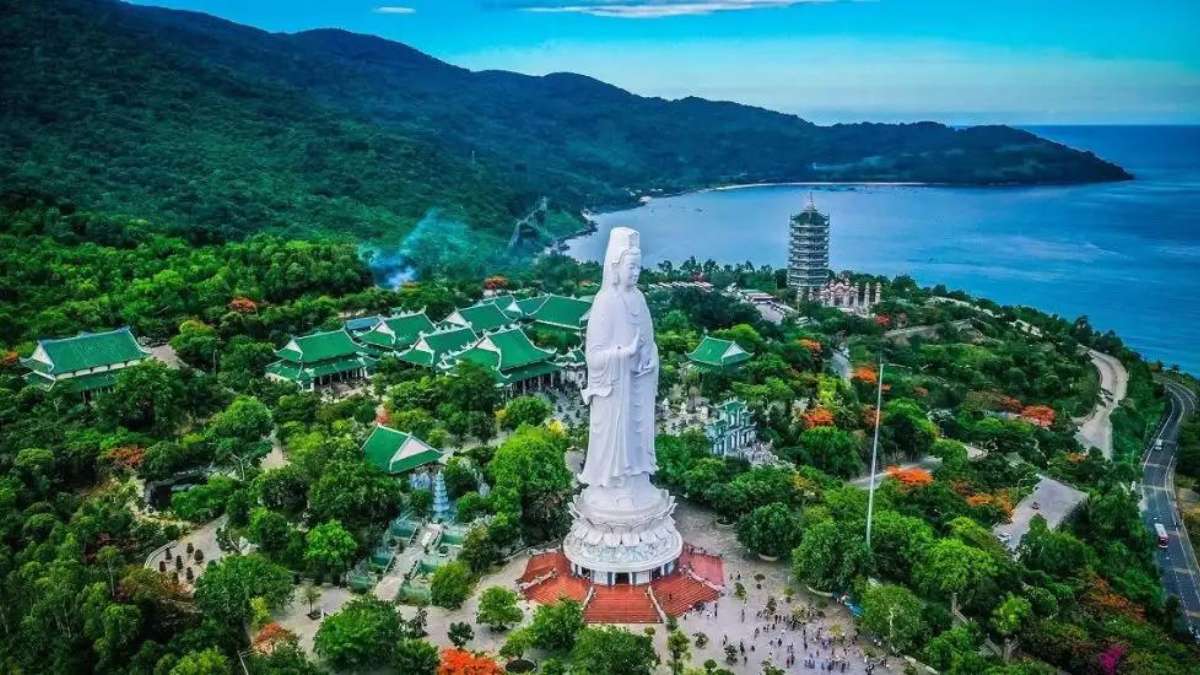 Chùa Linh Ứng tại bán đảo Sơn Trà