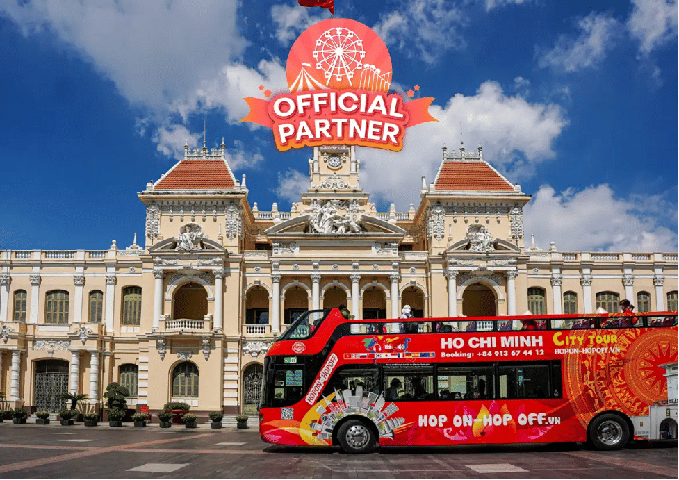 Dạo quanh 1 vòng Sài Gòn với xe buýt 2 tầng