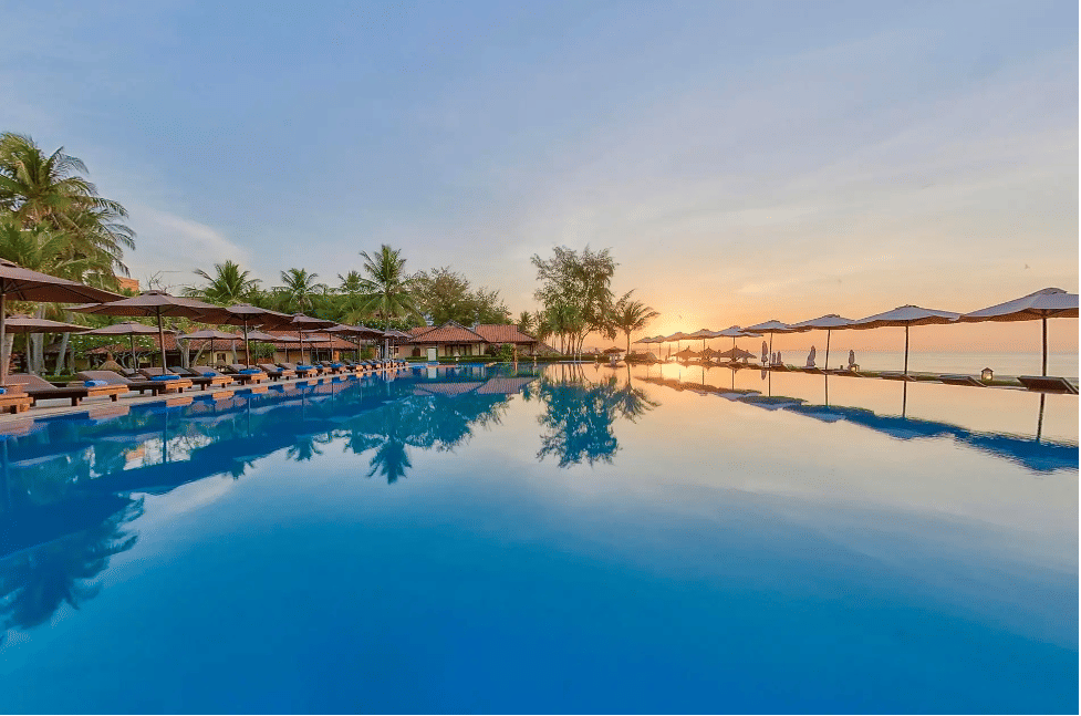 Hồ bơi vô cực tại Seahorse Resort and Spa
