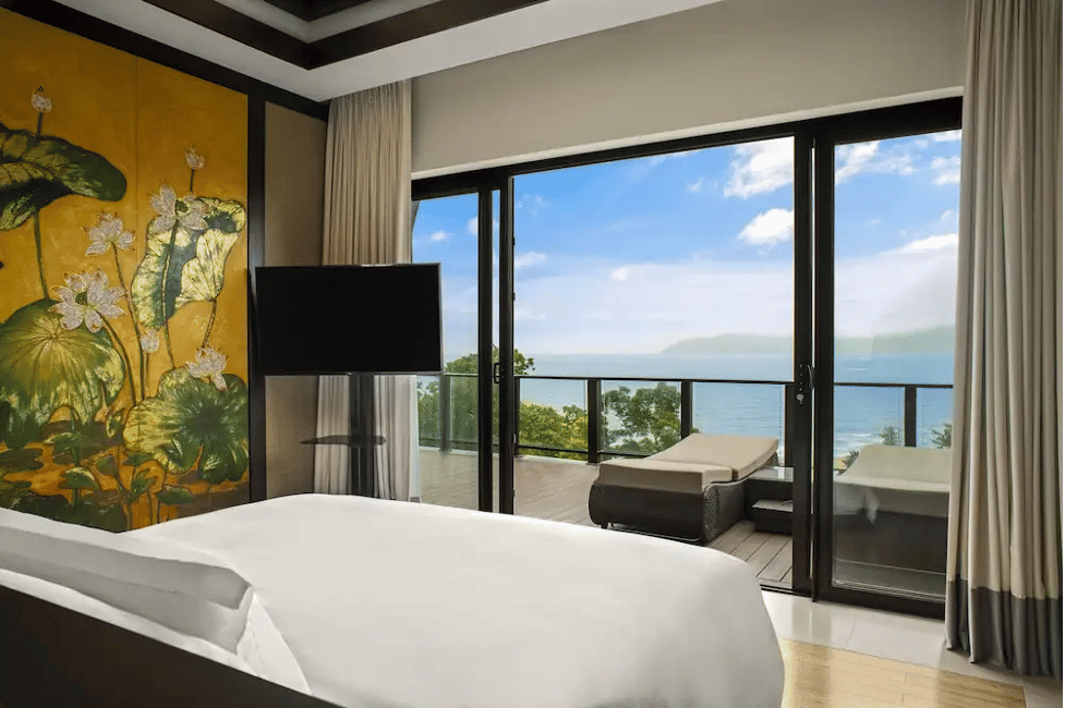 Hạng phòng Three-Bedroom Oceanview Pool Villa của Banyan Tree Lang Co