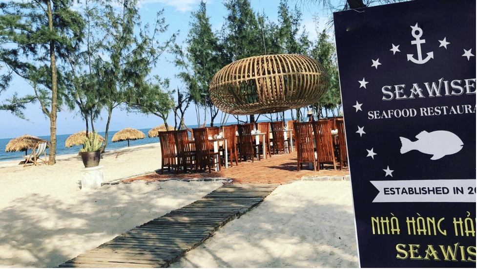 Ngắm nhìn hoàng hôn tại nhà hàng Seawise Seafood Restaurant của Celina Peninsula Resort