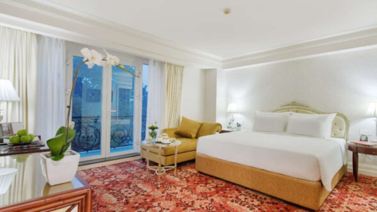 Phòng Canvas Lake View tại Apricot Hotel Hanoi