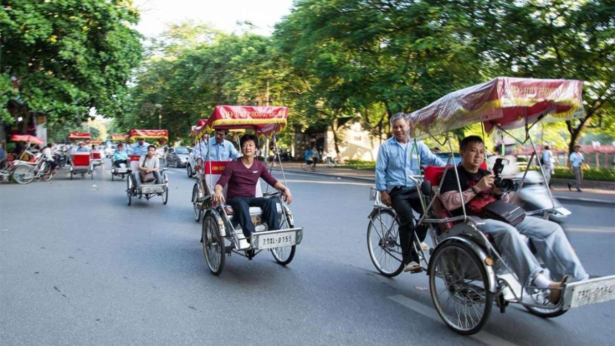 Thăm thú phố cổ Hà Nội bằng xích lô
