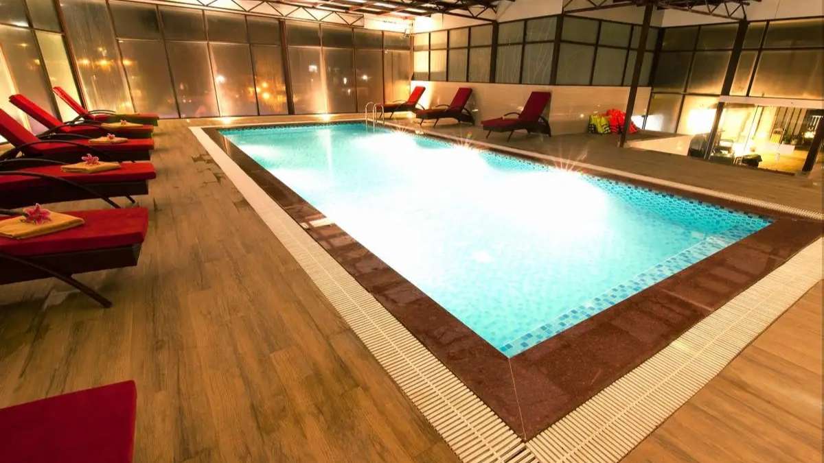 Hồ bơi tại Amazing Hotel Sapa