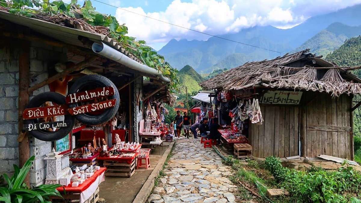 Khung cảnh đầy màu sắc của bản Cát Cát