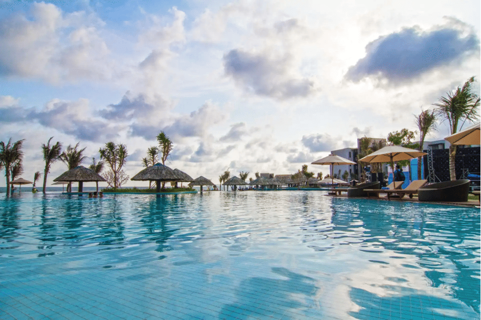 Hồ bơi ngoài trờitại Vietsovpetro Resort