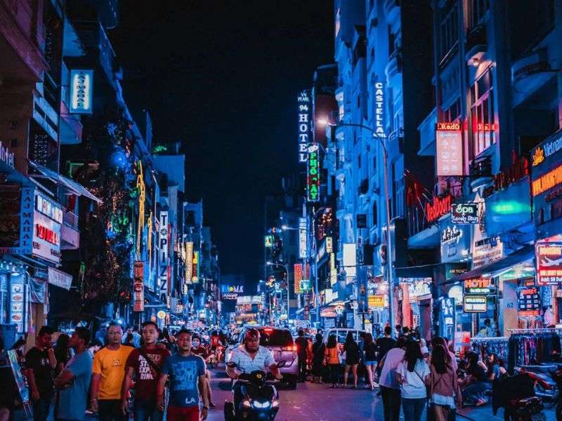 Phố đi bộ Bùi Viện