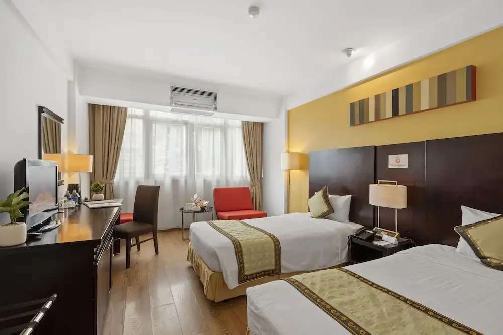 Phòng Superior Twin With City View tại Bao Son International Hotel
