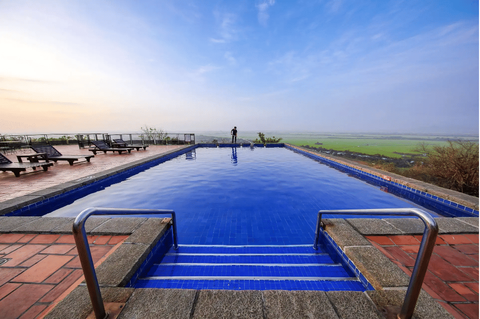 Hồ bơi vô cực tại Victoria Nui Sam Lodge