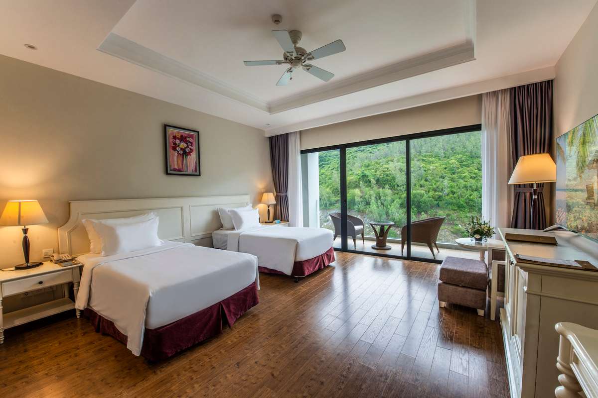 Không gian Deluxe Twin Bed tại Vinpearl Resort & Spa Nha Trang Bay