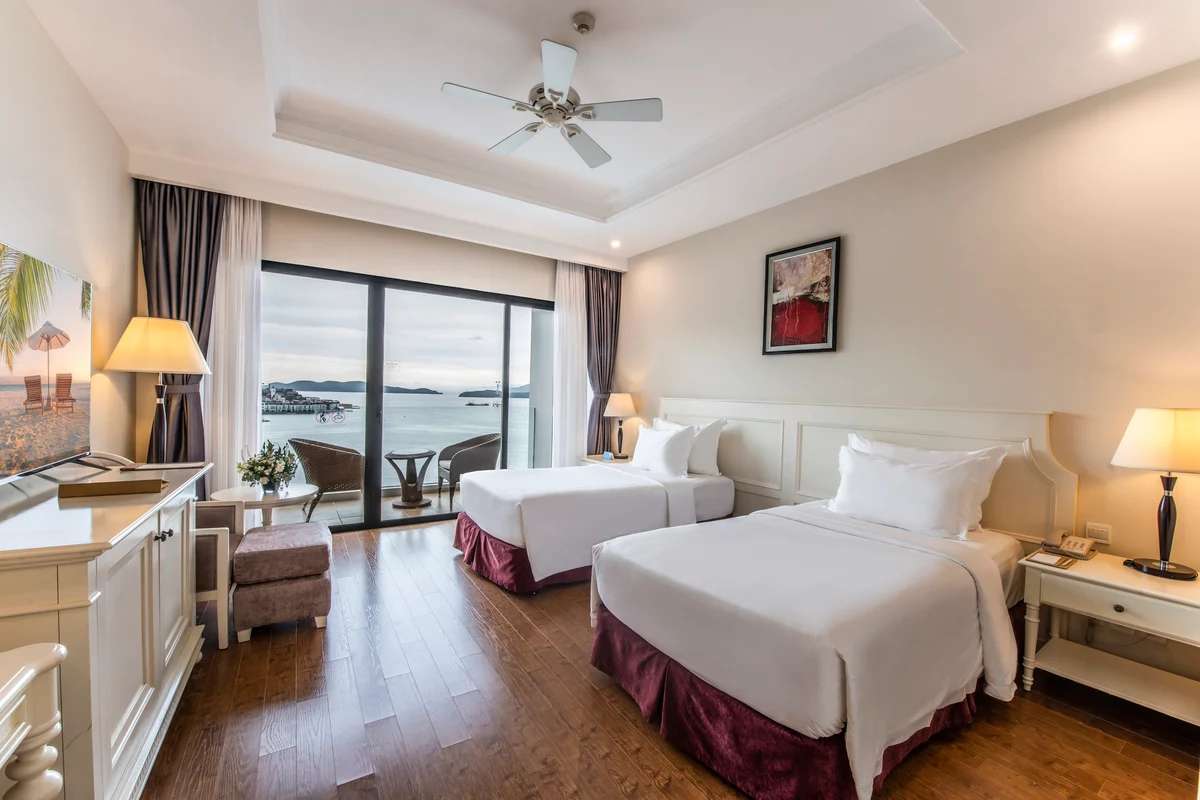 Không gian Deluxe Twin Bed Ocean View tại Vinpearl Resort & Spa Nha Trang Bay