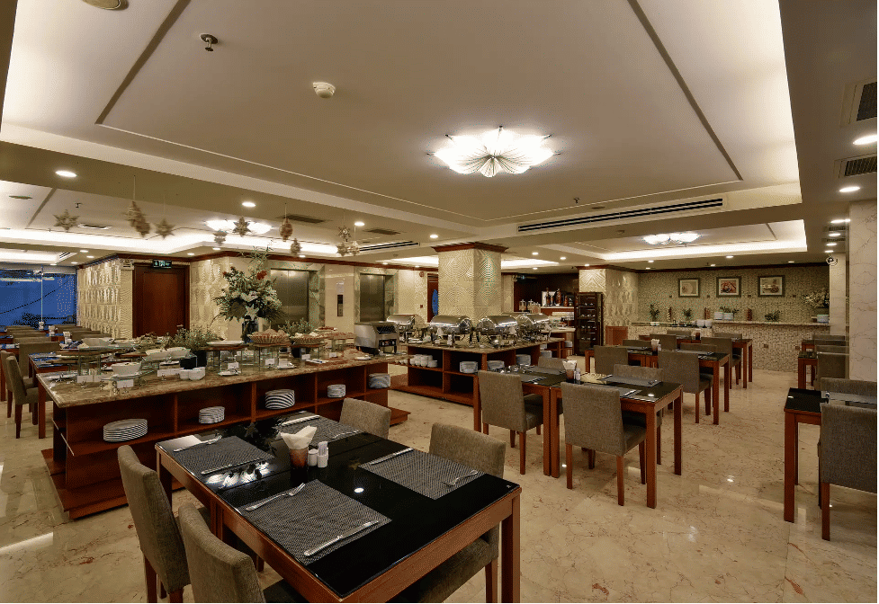 Không gian nhà hàng Spring tại  Aquari Hotel