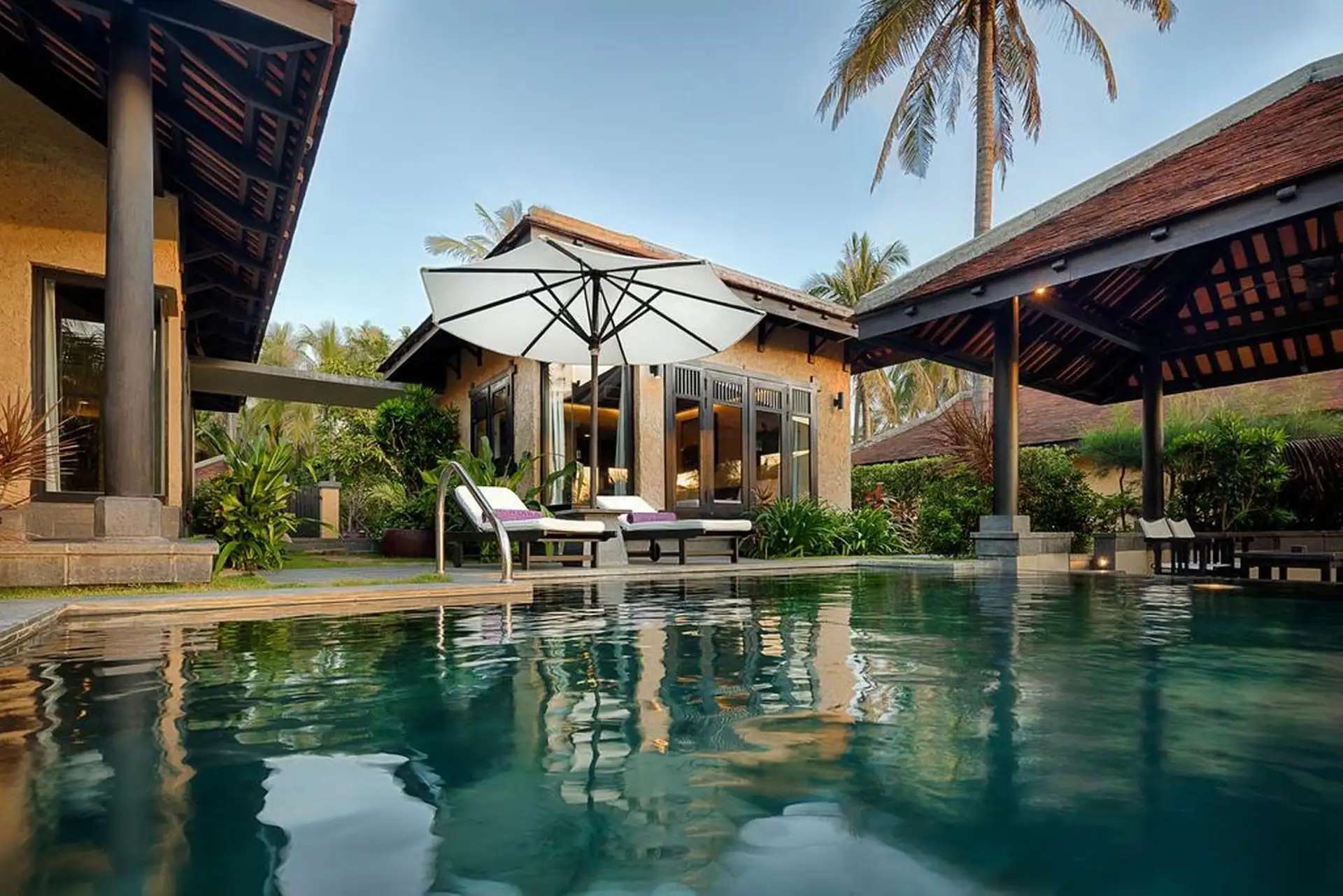 Reflections Pool Bar tại Anantara Hoi An Resort