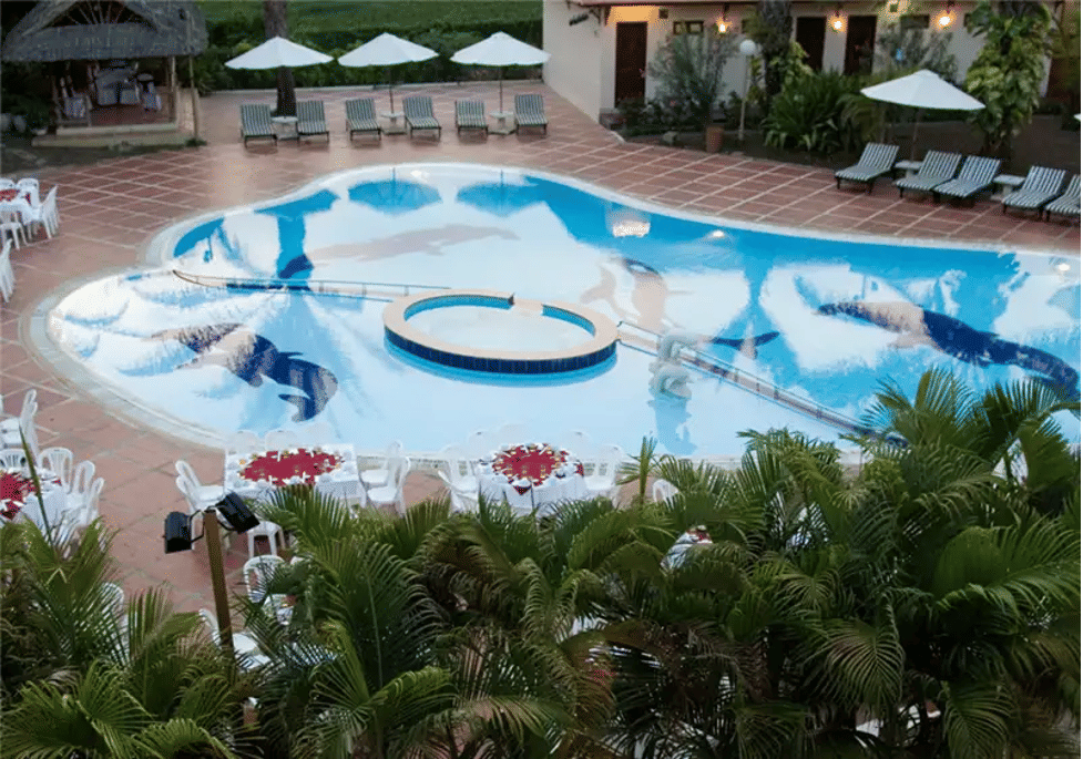 Hồ bơi ngoài trời tại Doi Duong Hotel