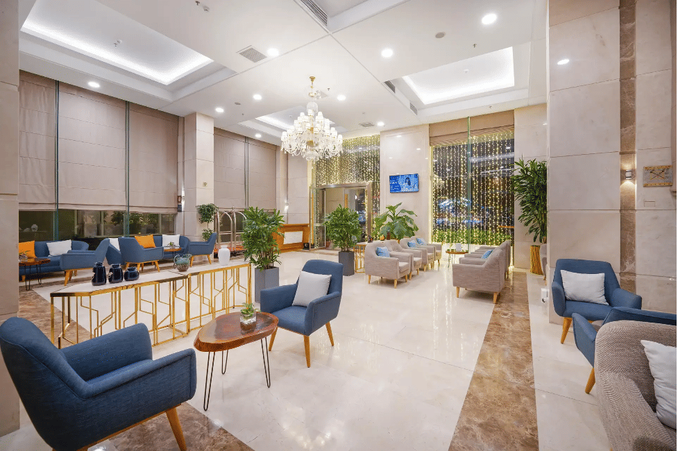 Khu vực sảnh chờ đầy phong cách của Diamond Sea Hotel