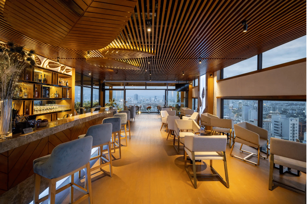 Mauna Kea Skybar tại Diamond Sea Hotel