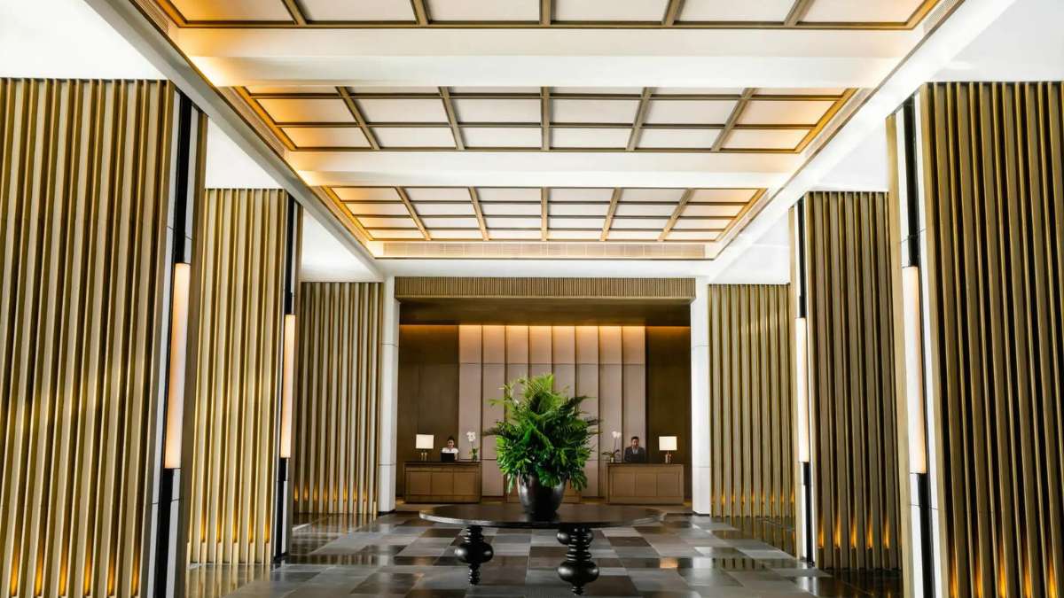 Sảnh New World Hoiana Hotel sang trọng