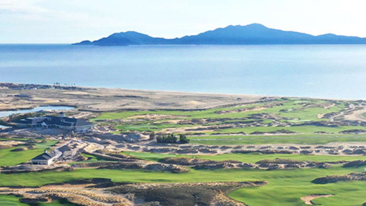 Sân Golf tại New World Hoiana Hotel