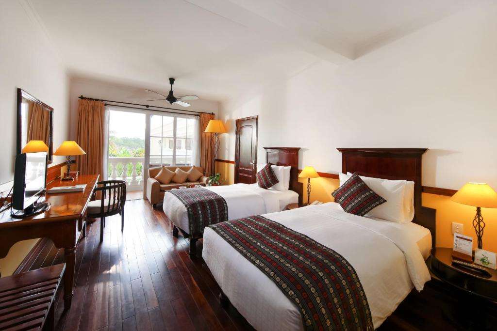 Không gian phòng Deluxe Twin And Balcony Pool View tại Victoria Can Tho Resort