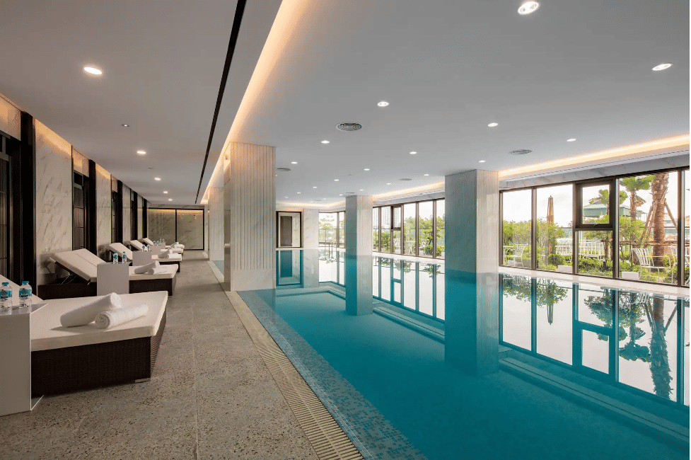 Hồ bơi trong nhà tại The Five Residences Hanoi