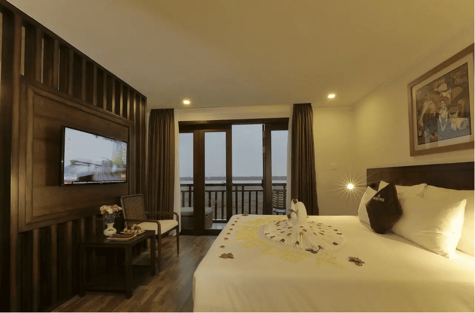 Hoi An Odyssey Hotel phòng Honeymoon Suite Balcony River View