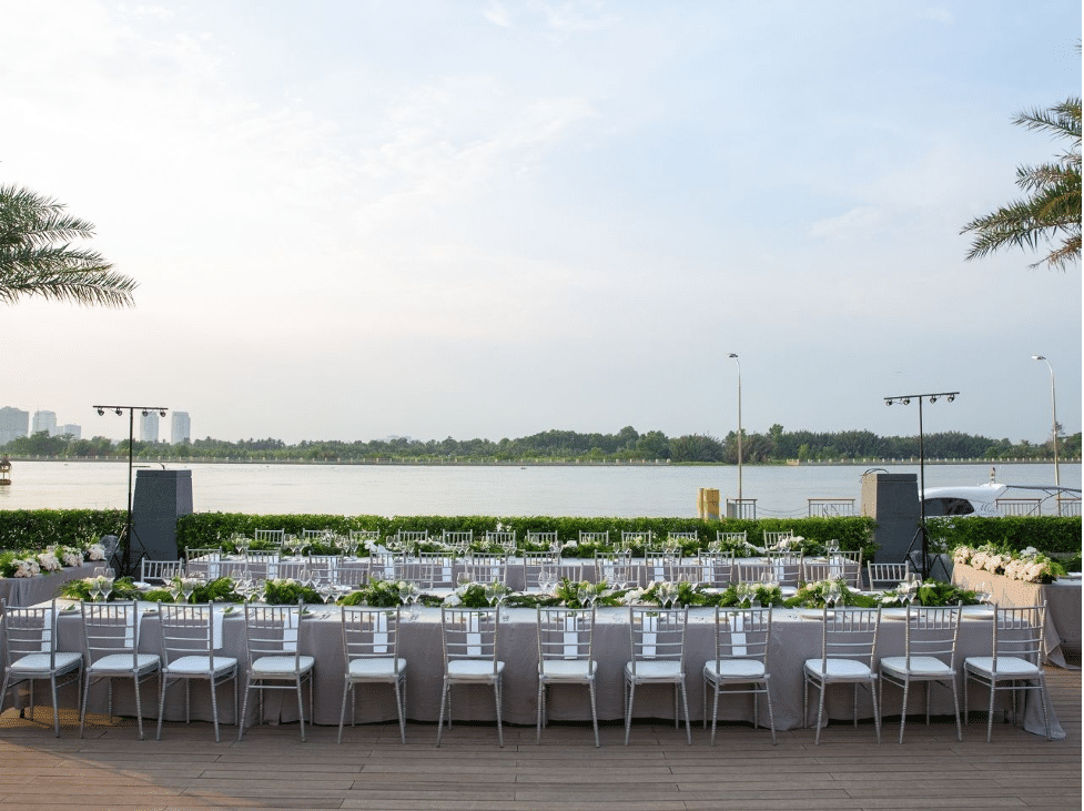 Hotel Pool Deck tại Mia Saigon Luxury Boutique Hotel